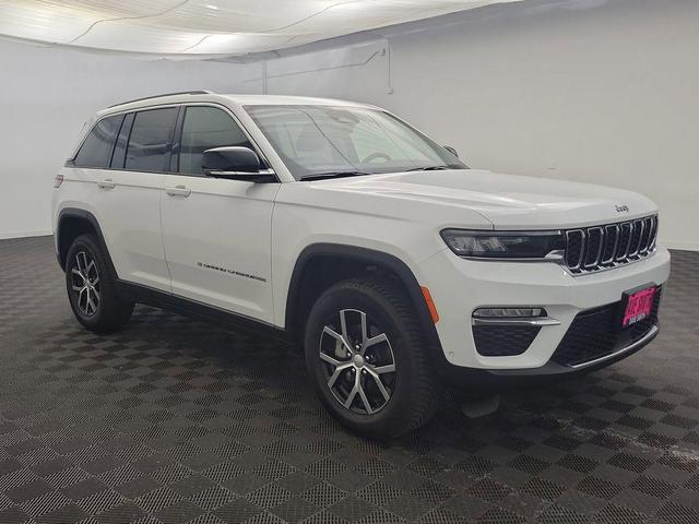 Photo of 2023 Bright White Clearcoat Jeep Grand Cherokee