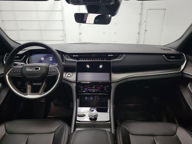 Photo of 2025 Silver Zynith Jeep Grand Cherokee