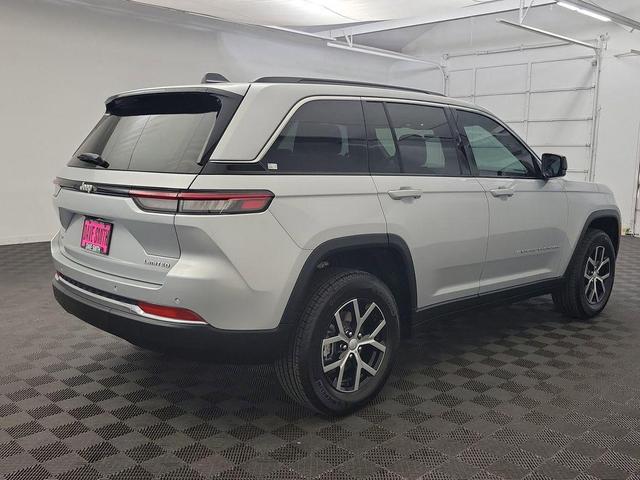Photo of 2025 Silver Zynith Jeep Grand Cherokee