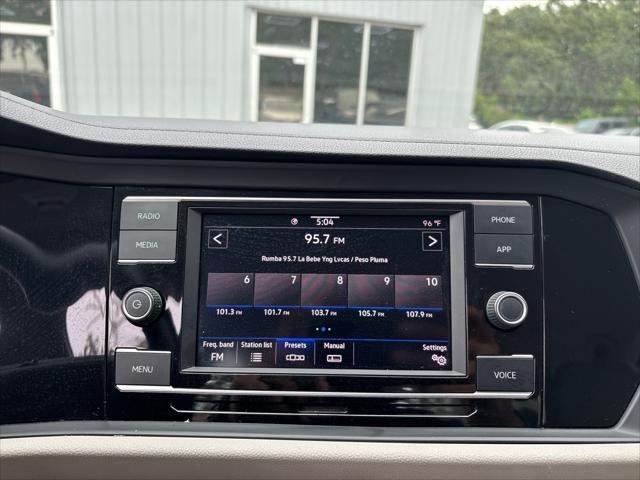 Photo of 2020 Blue Silk Metallic Volkswagen Jetta