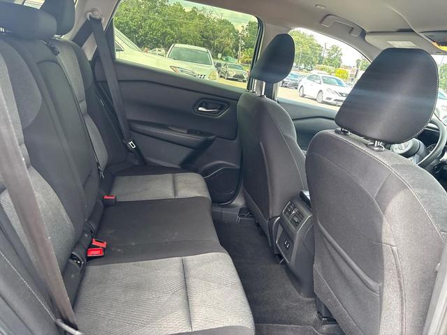 Photo of 2024 Super Black Nissan Rogue