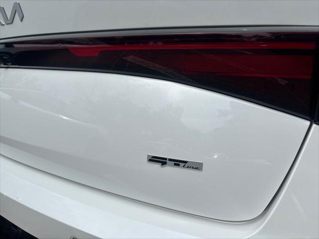 Photo of 2025 Snow White Pearl Kia K5