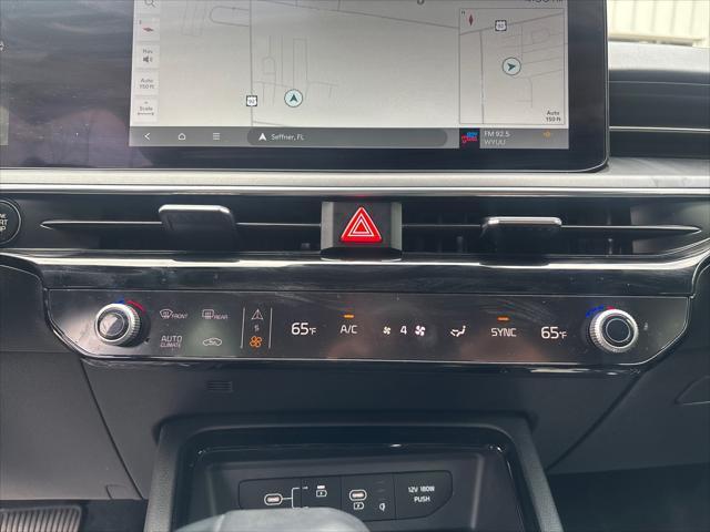 Photo of 2025 Snow White Pearl Kia K5