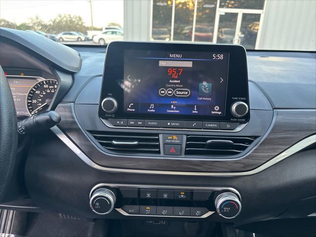 Photo of 2024 Super Black Nissan Altima