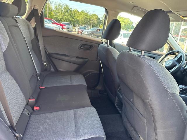 Photo of 2022 Super Black Nissan Rogue