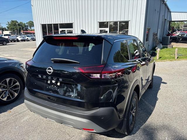Photo of 2022 Super Black Nissan Rogue