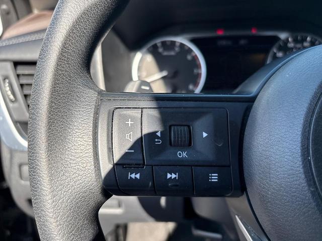 Photo of 2022 Super Black Nissan Rogue