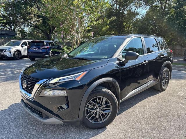 Photo of 2022 Super Black Nissan Rogue