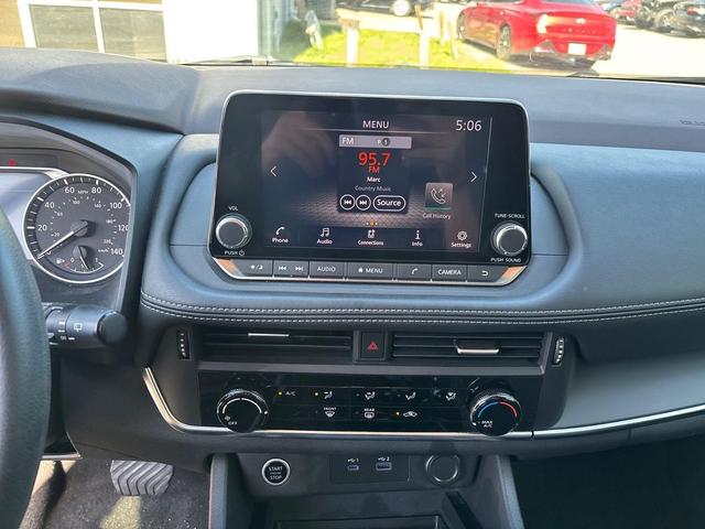 Photo of 2022 Super Black Nissan Rogue
