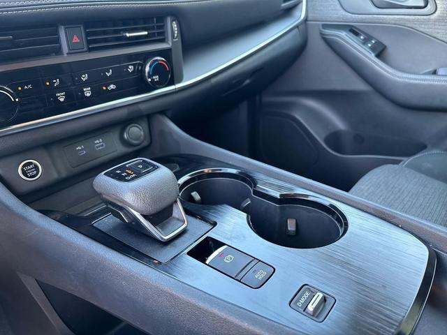 Photo of 2022 Super Black Nissan Rogue