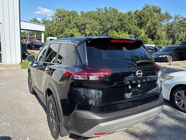 Photo of 2022 Super Black Nissan Rogue
