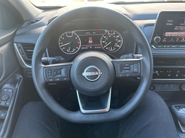 Photo of 2024 Super Black Nissan Rogue