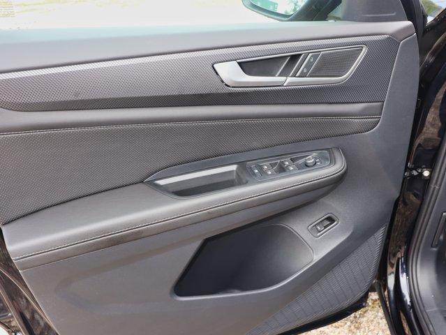Photo of 2025 Deep Black Pearl Volkswagen Atlas Cross Sport