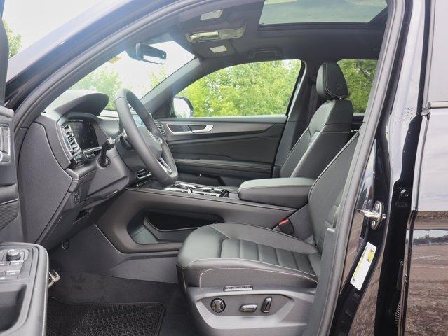 Photo of 2025 Deep Black Pearl Volkswagen Atlas Cross Sport