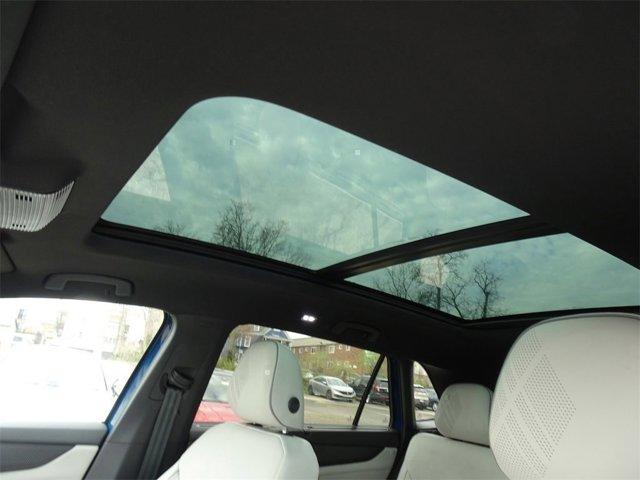 Photo of 2025 Mountainlakeblu Volkswagen Atlas Cross Sport
