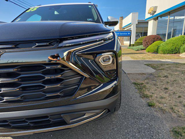 Photo of 2025 Mosaic Black Metallic Chevrolet Trailblazer
