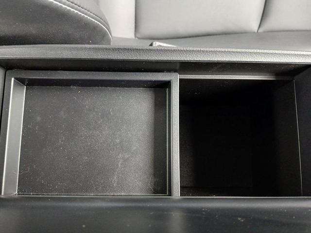 Photo of 2022 Wind Chill Pearl Toyota Prius Prime