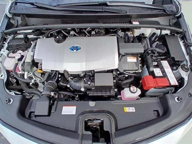 Photo of 2022 Wind Chill Pearl Toyota Prius Prime