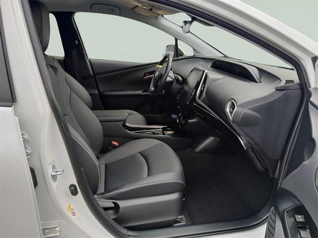 Photo of 2022 Wind Chill Pearl Toyota Prius Prime