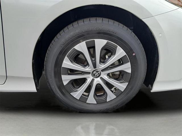 Photo of 2022 Wind Chill Pearl Toyota Prius Prime