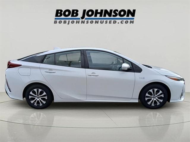 Photo of 2022 Wind Chill Pearl Toyota Prius Prime
