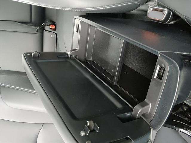 Photo of 2022 Wind Chill Pearl Toyota Prius Prime