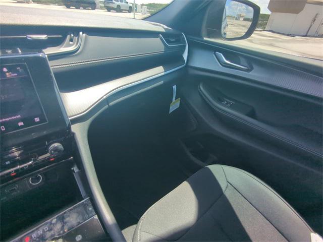 Photo of 2025 Baltic Gray Metallic Clearcoat Jeep Grand Cherokee L