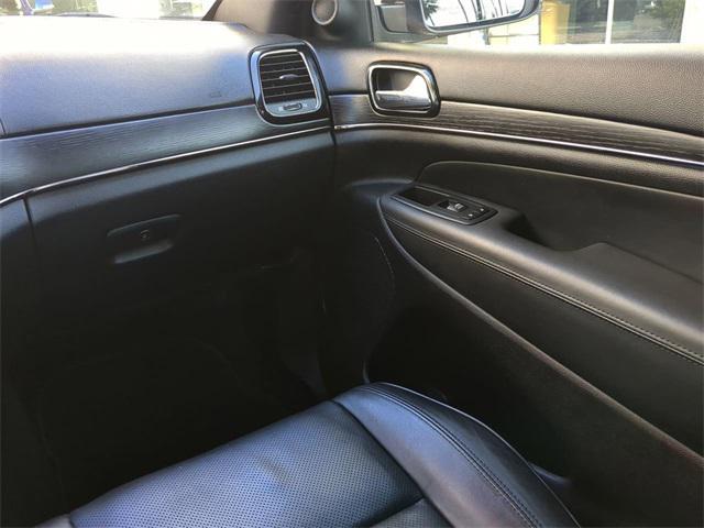 Photo of 2019 Diamond Black Crystal Pearlcoat Jeep Grand Cherokee