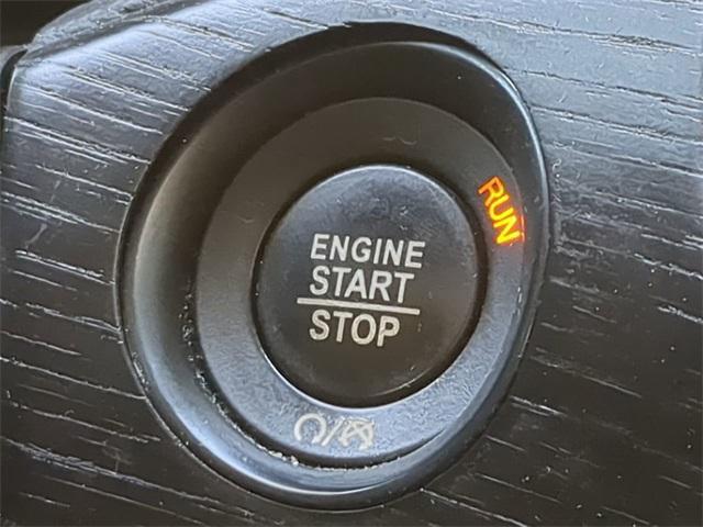 Photo of 2019 Diamond Black Crystal Pearlcoat Jeep Grand Cherokee
