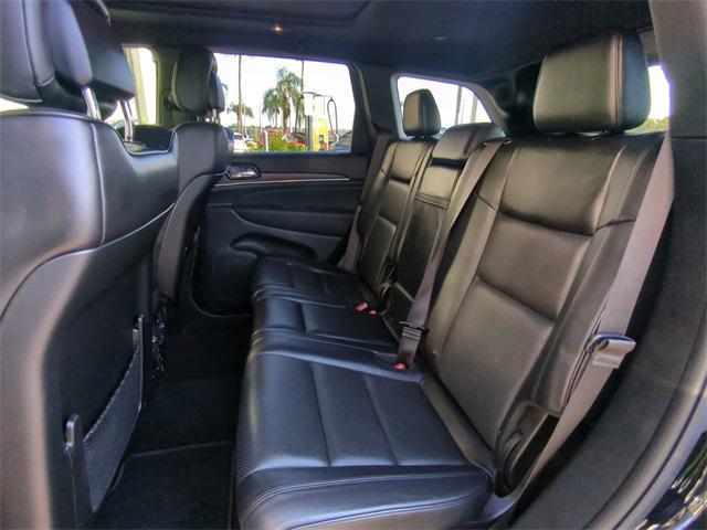 Photo of 2019 Diamond Black Crystal Pearlcoat Jeep Grand Cherokee