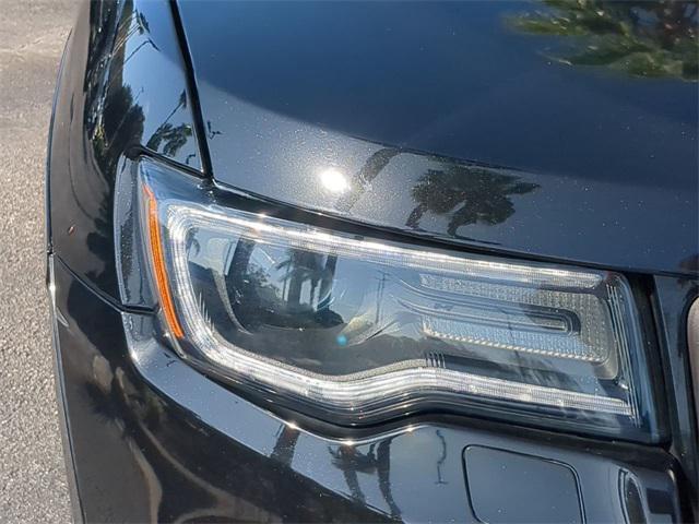 Photo of 2019 Diamond Black Crystal Pearlcoat Jeep Grand Cherokee