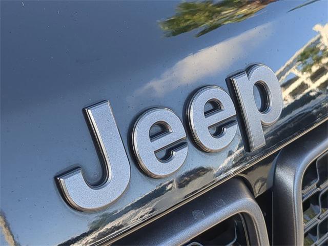 Photo of 2019 Diamond Black Crystal Pearlcoat Jeep Grand Cherokee