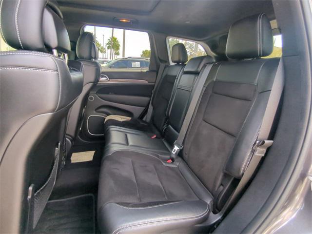 Photo of 2015 Granite Crystal Metallic Clearcoat Jeep Grand Cherokee