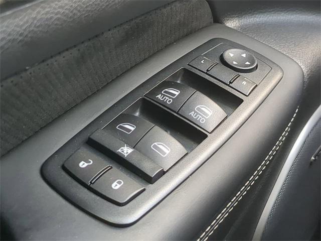 Photo of 2015 Granite Crystal Metallic Clearcoat Jeep Grand Cherokee
