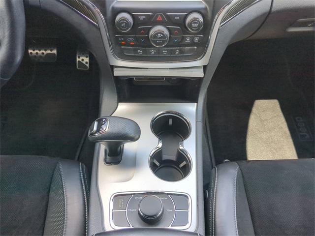 Photo of 2015 Granite Crystal Metallic Clearcoat Jeep Grand Cherokee