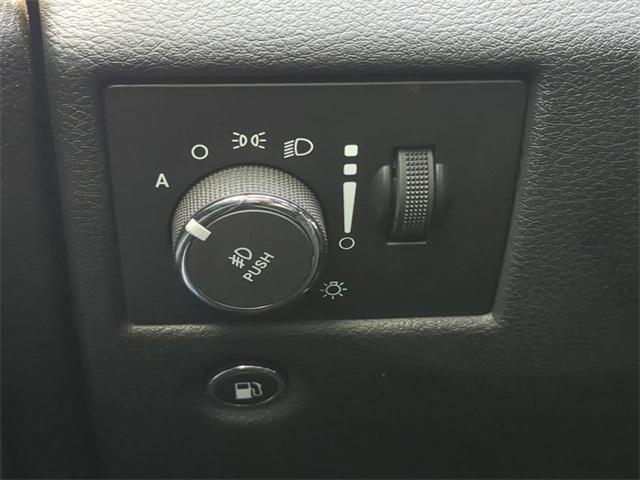 Photo of 2015 Granite Crystal Metallic Clearcoat Jeep Grand Cherokee