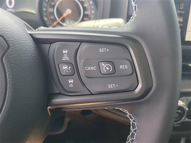 Photo of 2025 Bright White Clearcoat Jeep Gladiator