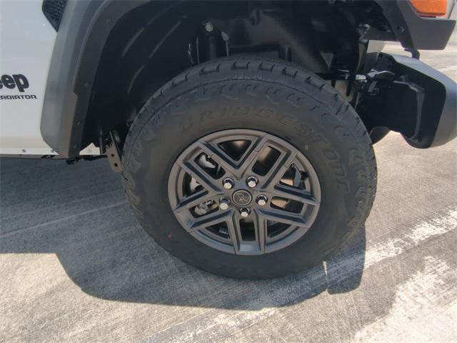 Photo of 2025 Bright White Clearcoat Jeep Gladiator