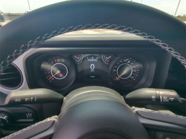 Photo of 2025 Bright White Clearcoat Jeep Gladiator