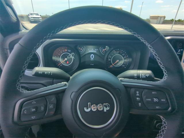 Photo of 2025 Bright White Clearcoat Jeep Gladiator