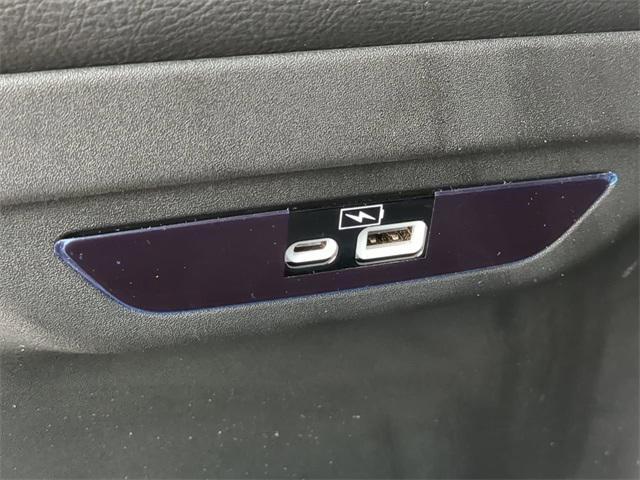 Photo of 2022 Brilliant Black Crystal Pearlcoat Chrysler Pacifica
