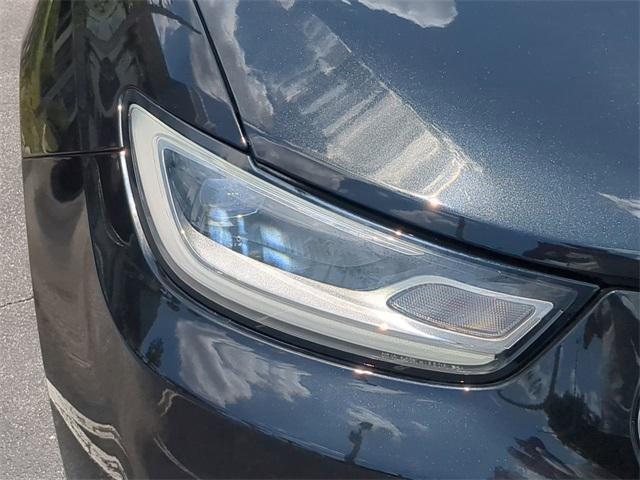 Photo of 2022 Brilliant Black Crystal Pearlcoat Chrysler Pacifica