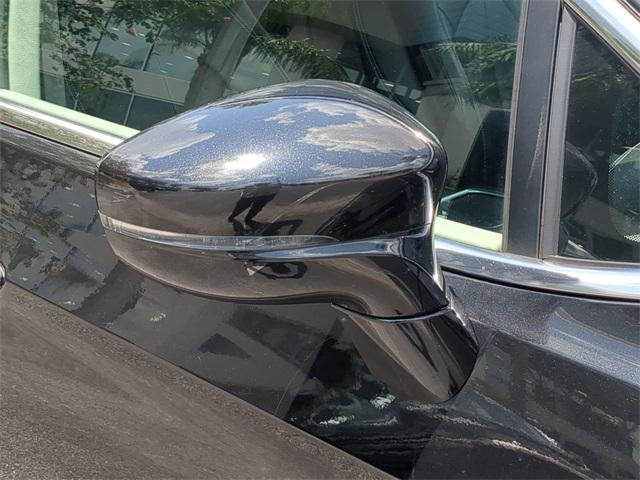 Photo of 2022 Brilliant Black Crystal Pearlcoat Chrysler Pacifica