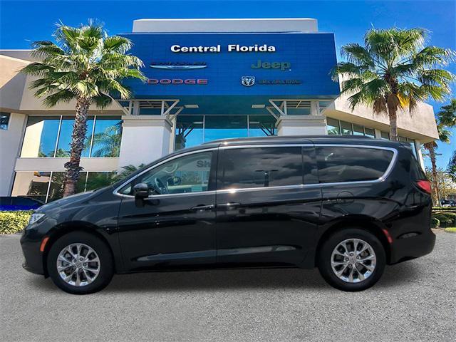 Photo of 2022 Brilliant Black Crystal Pearlcoat Chrysler Pacifica