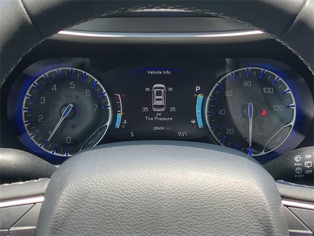 Photo of 2022 Brilliant Black Crystal Pearlcoat Chrysler Pacifica