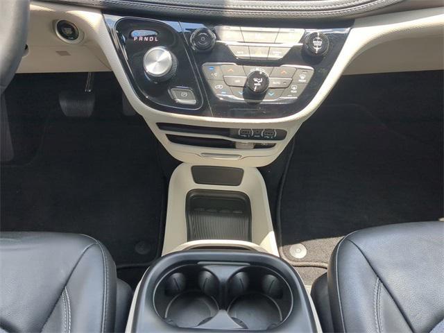 Photo of 2022 Brilliant Black Crystal Pearlcoat Chrysler Pacifica