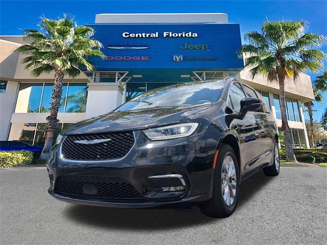 Photo of 2022 Brilliant Black Crystal Pearlcoat Chrysler Pacifica