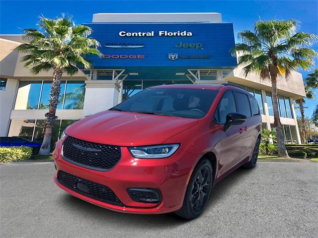 Photo of 2025 Red Hot Pearlcoat Chrysler Pacifica