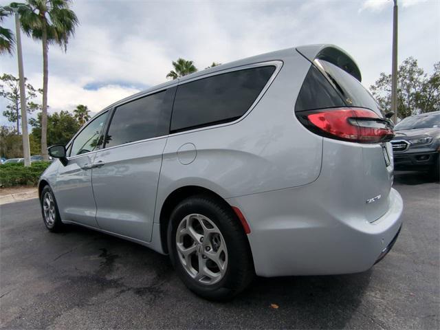 Photo of 2024 Silver Mist Clearcoat Chrysler Pacifica