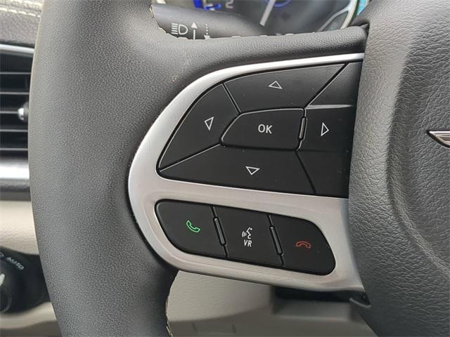 Photo of 2024 Silver Mist Clearcoat Chrysler Pacifica